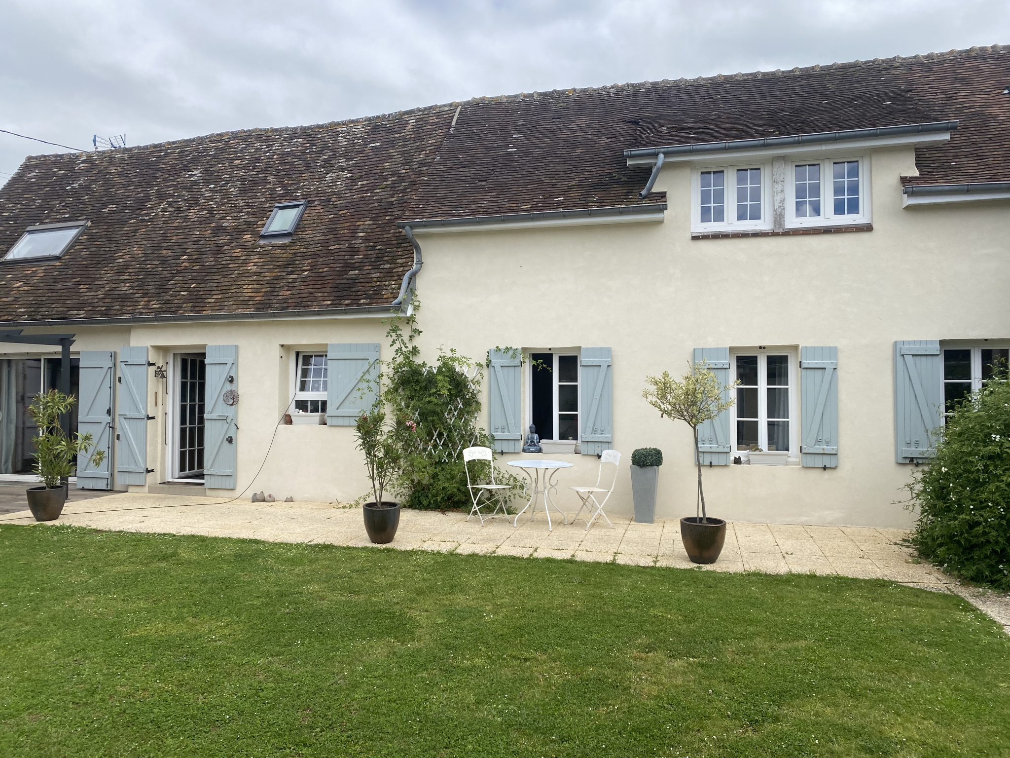 Belle longére + appartement et local commercial